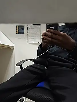 THATHAIRYTALLDUDE webcam