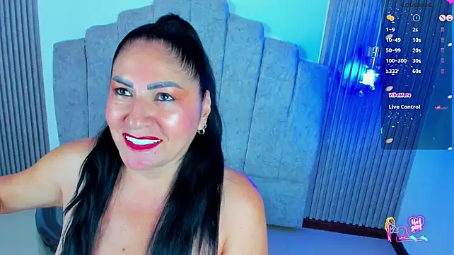 carlota_curvy
