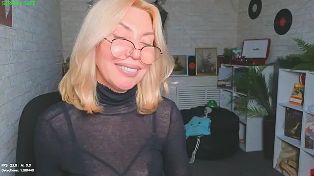 Wendy_Waves webcam