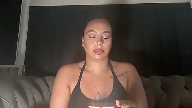 AriesBaddiee_ webcam