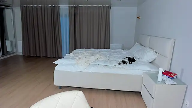 JunieAmert webcam