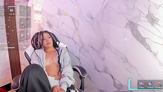 dolly_boob
