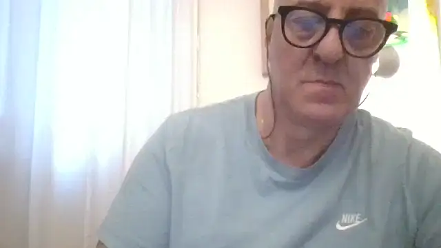ANONIMO7735 live cam on StripChat