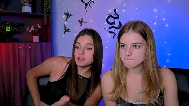 lisa_dark_ webcam