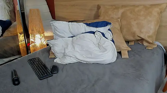 lana_vance webcam
