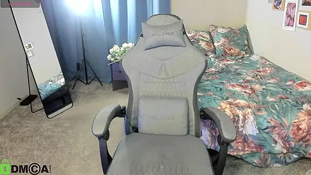 LaslyAngel webcam