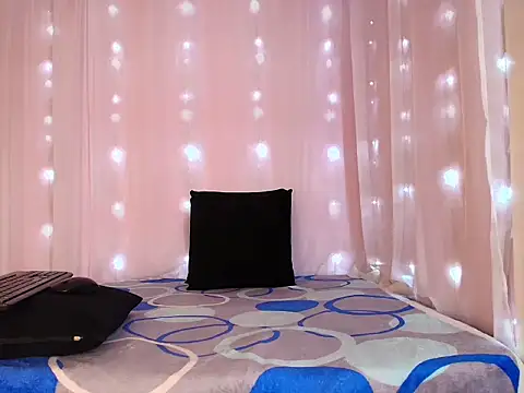 EllieRyder webcam