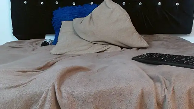 BrisnyandTaylor webcam
