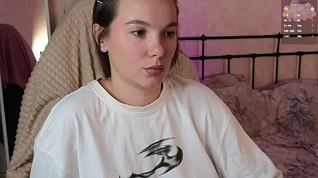 lil_luna_x live cam on StripChat