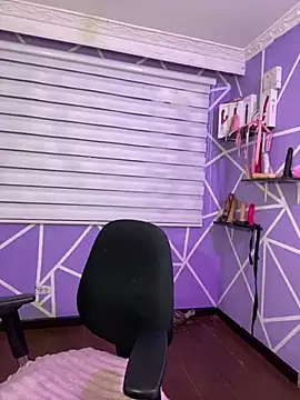 MiiaaJoness webcam