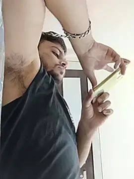 Realcumshow webcam