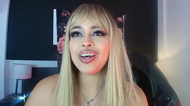 EvaaFoxxy1