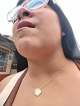 Hot_samantha_outdoors