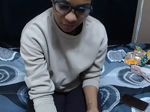 YasMineStarXX live cam preview
