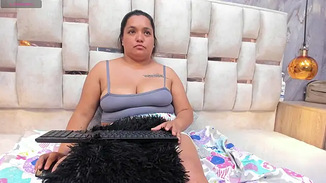 LAURAFASHION_ webcam