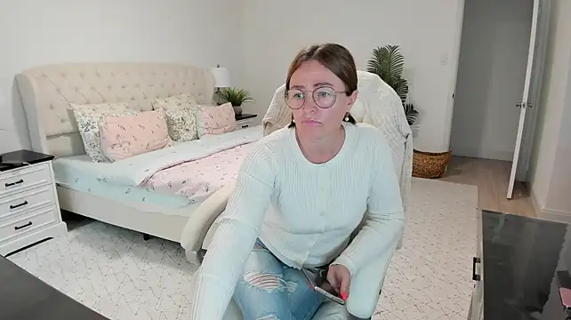 Vika73 live sex cam