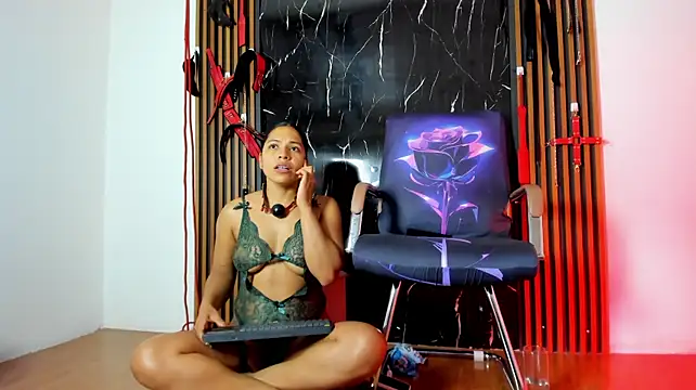 Maison-velvetbdsm webcam