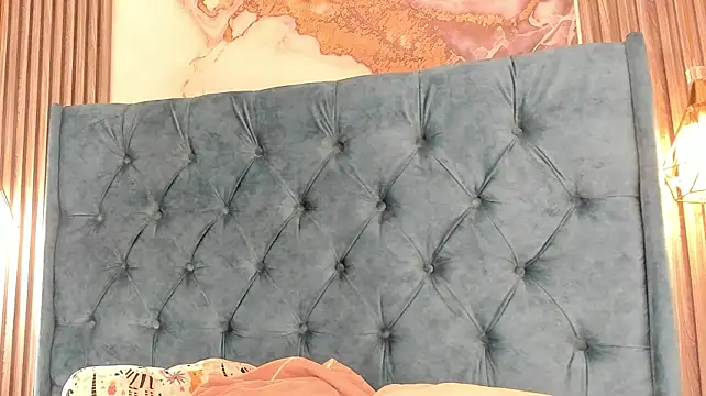 CRYSTALROZ webcam