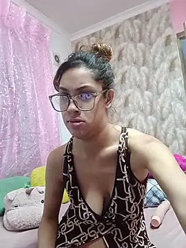 Sexyyeyes244 webcam