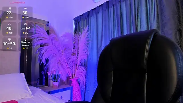 CarolineFyre webcam