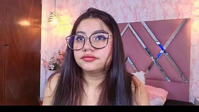 Miaa_Smiith1 webcam