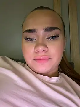 MonicaWestt webcam