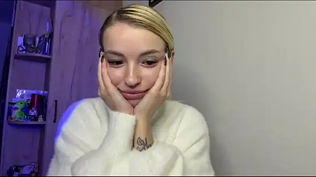 YoshieBeach live cam on StripChat