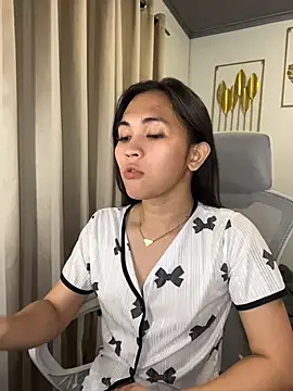 Urasian_fucker_elle webcam