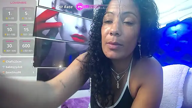 SalmaTits webcam