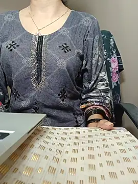 Chanchal--Navya live cam on StripChat