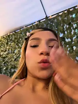 Issa_pink18 webcam