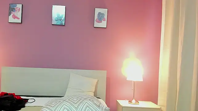 LuciaMiller webcam