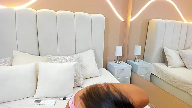 Kyami_Lyn webcam