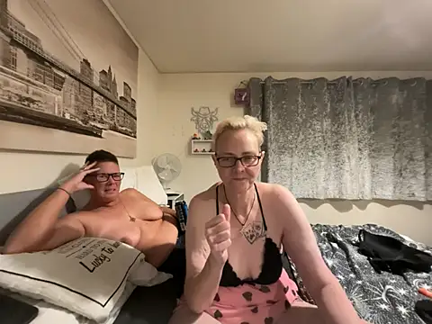Curvy-Jinx webcam
