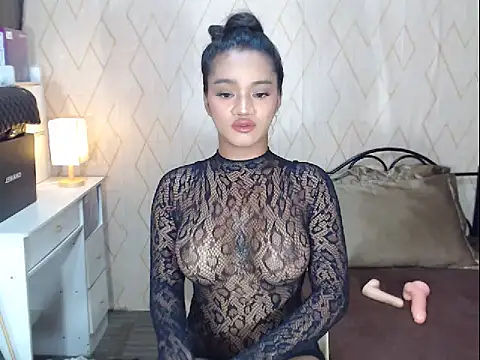 NicoleTheBigCock webcam
