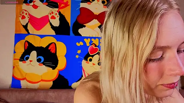 Crayzy_Luv webcam