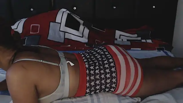 SashaBrianna99 live cam on StripChat