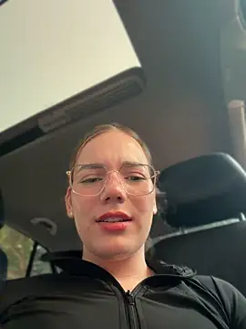 NicoleCut webcam