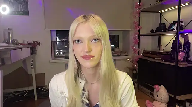 ShoshanaNogueras webcam