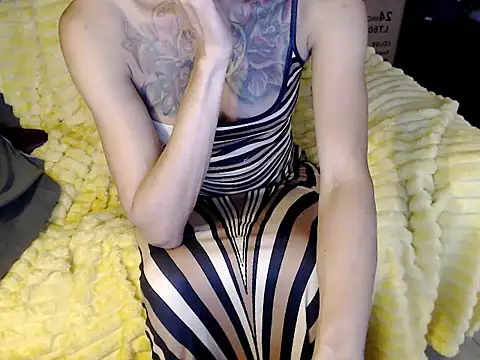 Trish_CurveCock live cam on StripChat