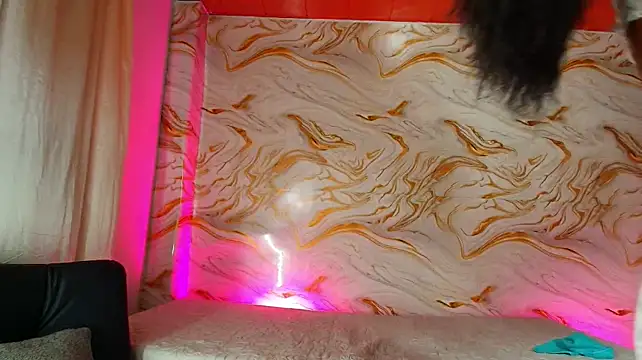 EbonyHansNight webcam