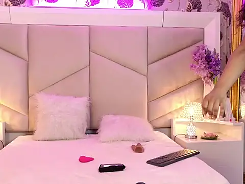 LeylaAnders