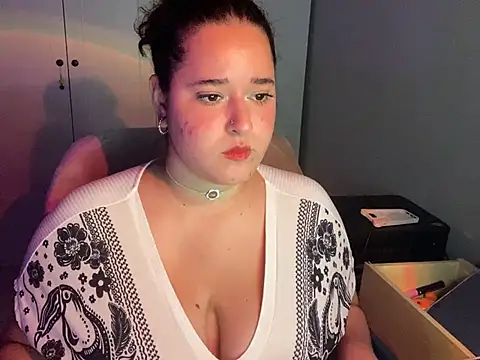 helloeviesz live cam on StripChat