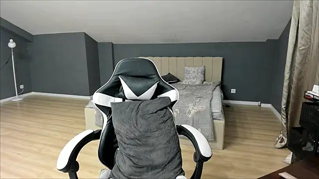 Ari_mon