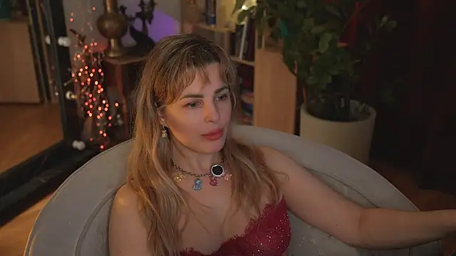 Lady--M webcam
