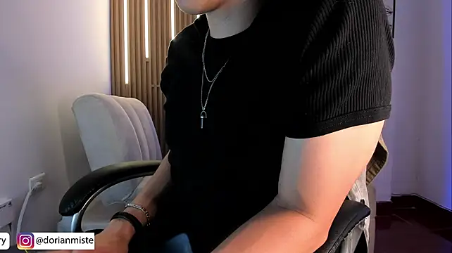 Dorianmistery2322_ live cam on StripChat