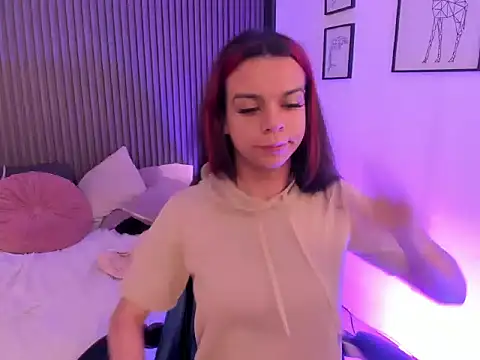 CaeliThalyana live cam on StripChat