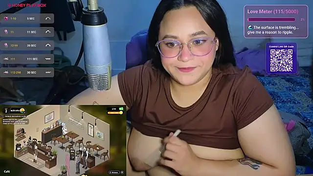 Luciernaga18 live cam on StripChat