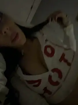 itsnina_ (F young) - flash seins