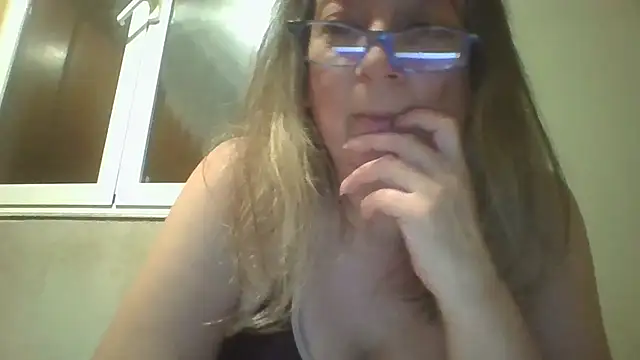 MadameLux webcam